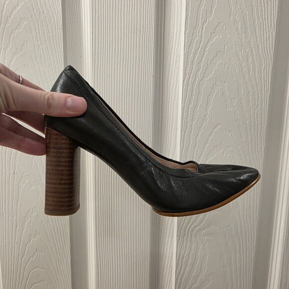 Clarks Black Leather Grace Eva Block Heel Classic Feminine Pumps Size 7M - Picture 4 of 9